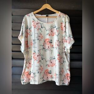 Emery Rose Womens 4XL Floral short sleeve blouse cuffed sleeves crew neck roses
